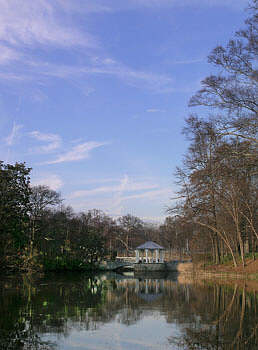 lake-gazebo